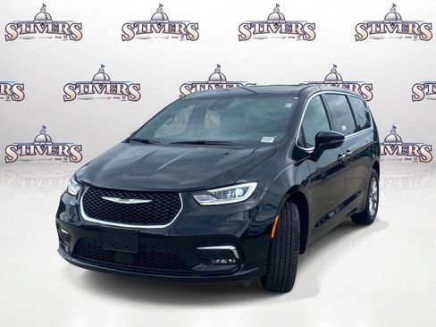 New 2026 Chrysler Pacifica Select AWD/4WD image 3