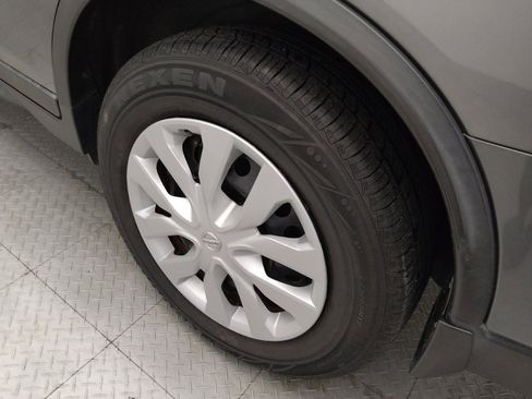 Used 2020 Nissan Rogue S FWD image 31