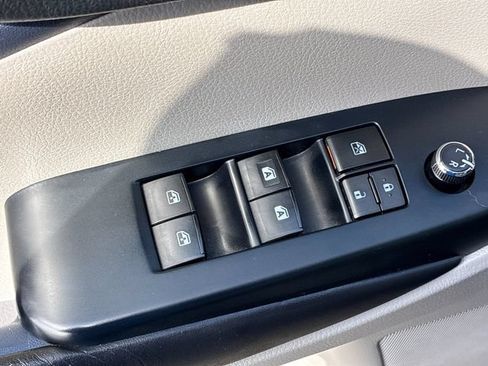 Used 2019 Toyota Highlander XLE AWD/4WD image 13