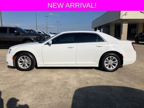 Used 2023 Chrysler 300 Touring image 4