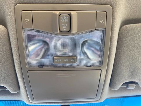 Used 2011 Toyota Avalon Limited image 21