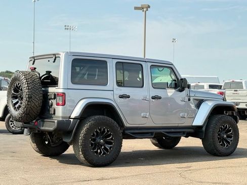 Used 2018 Jeep Wrangler Unlimited Sahara w/ Dual Top Group AWD/4WD image 25