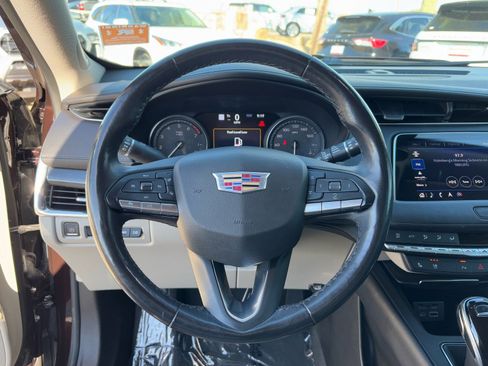 Used 2021 Cadillac XT4 Premium Luxury image 20
