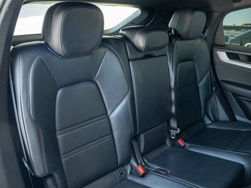 Certified 2024 Porsche Cayenne S AWD/4WD image 17