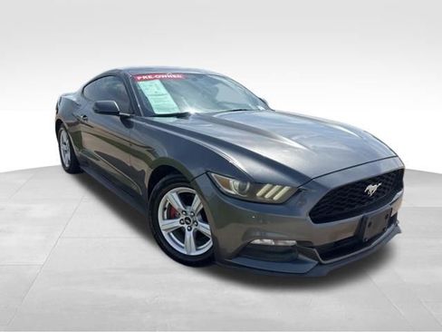 Used 2015 Ford Mustang Coupe RWD image 2