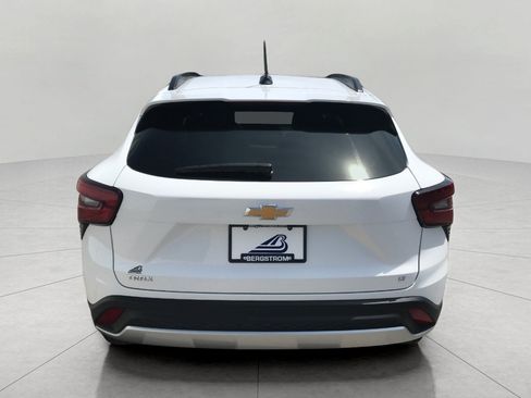 Used 2025 Chevrolet Trax LT FWD image 23
