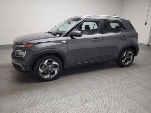Used 2025 Hyundai Venue SEL image 2