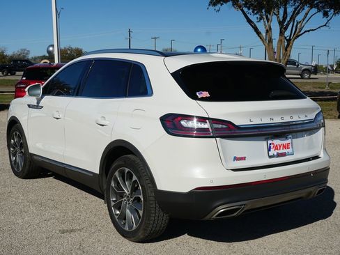 Used 2022 Lincoln Nautilus Reserve image 11