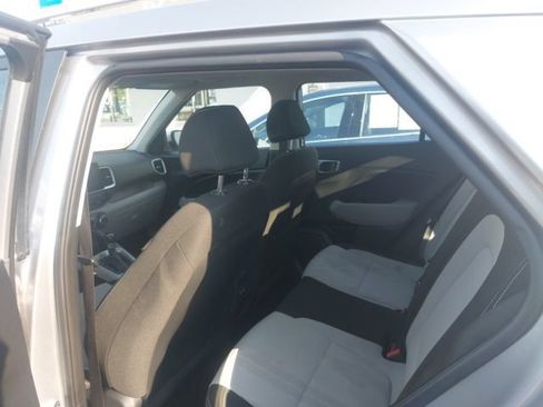 Used 2025 Hyundai Venue SEL FWD image 8