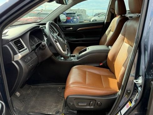 Used 2018 Toyota Highlander Limited Platinum AWD/4WD image 15