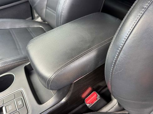 Used 2019 Kia Sorento EX FWD image 12