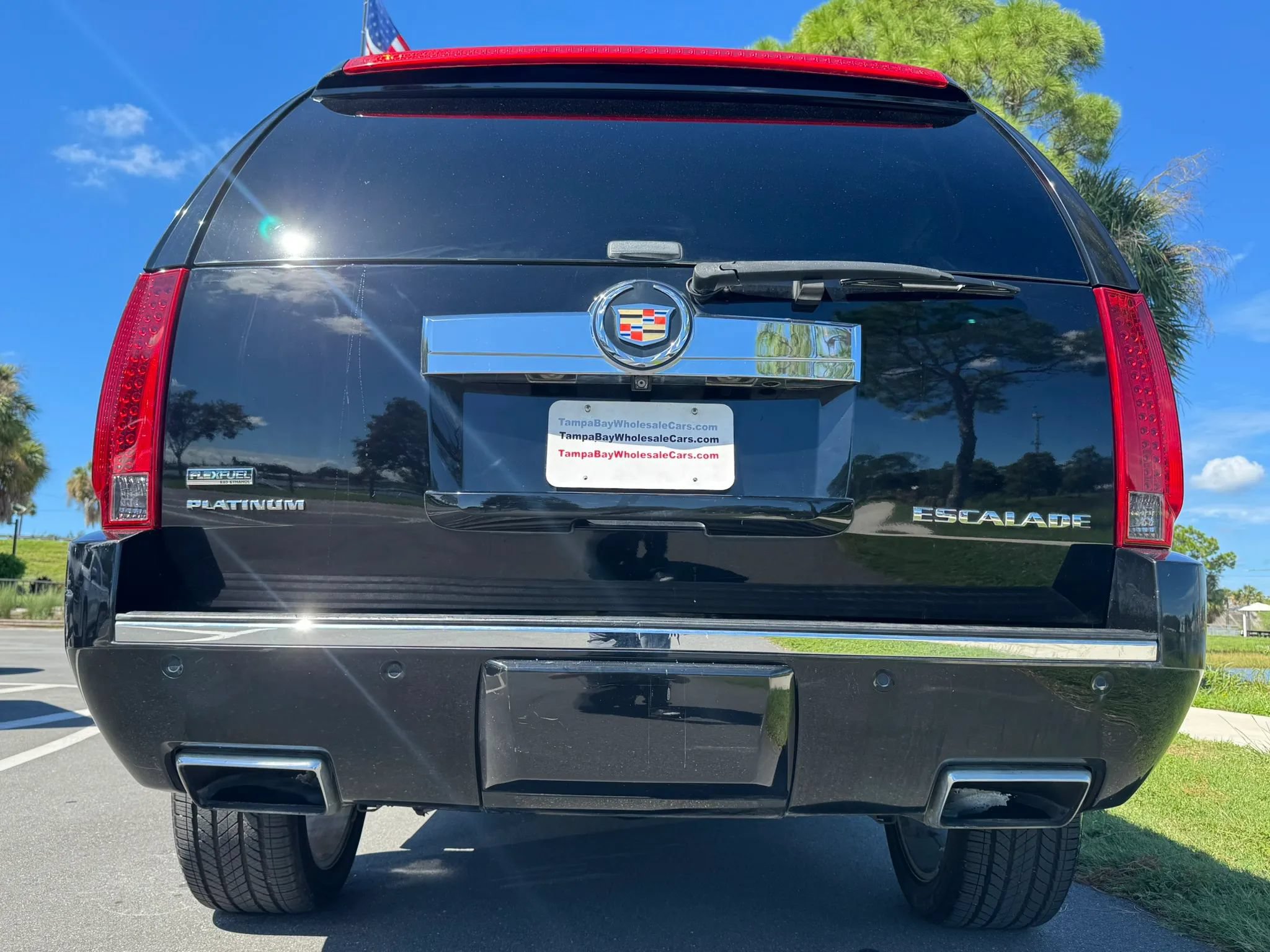 Used 2012 Cadillac Escalade Platinum RWD image 6