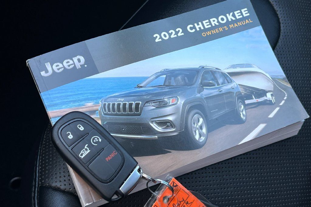 Used 2022 Jeep Cherokee Latitude Lux AWD/4WD image 12