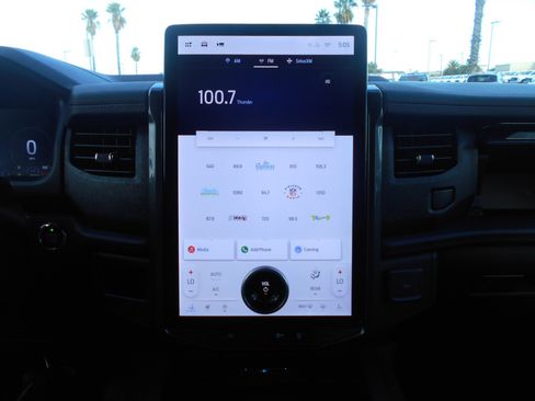 Used 2024 Ford Expedition Limited image 31