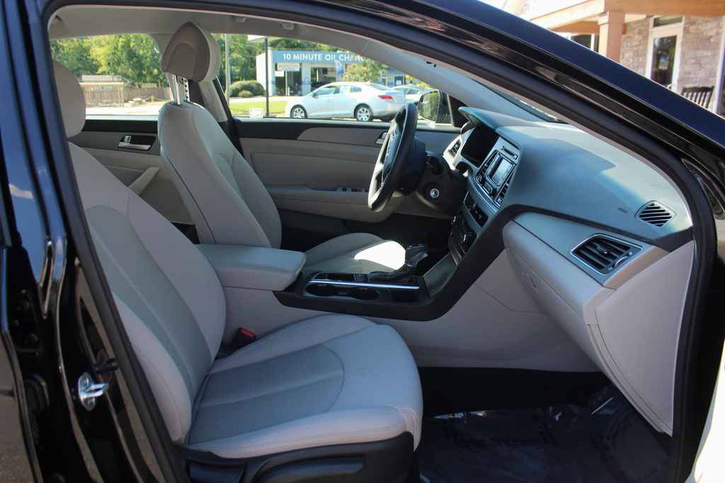 Used 2015 Hyundai Sonata SE w/ Option Group 09 FWD image 29