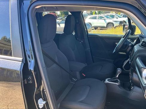 Used 2015 Jeep Renegade Latitude w/ Popular Equipment Group AWD/4WD image 10
