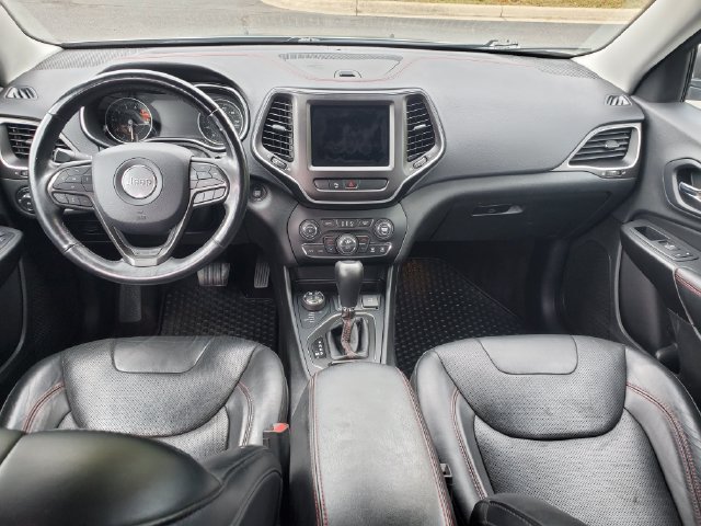 Used 2019 Jeep Cherokee Trailhawk AWD/4WD image 13