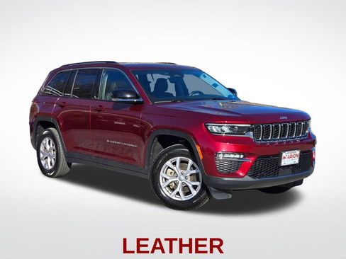 Used 2022 Jeep Grand Cherokee Limited w/ Trailer Tow Prep Group (B) AWD/4WD image 16