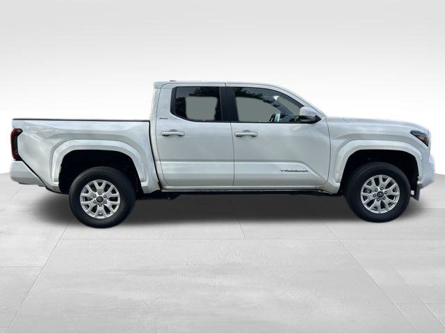 Used 2026 Toyota Tacoma SR5 AWD/4WD image 6