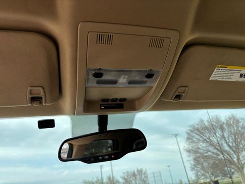 Used 2011 Chevrolet Avalanche LTZ image 19