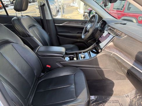 Certified 2023 Jeep Grand Cherokee Limited image 24