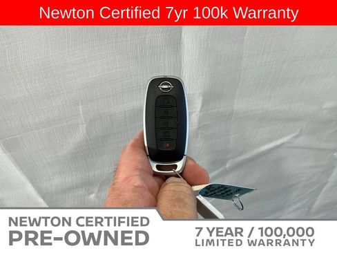 Used 2025 Nissan Pathfinder SL AWD/4WD image 46