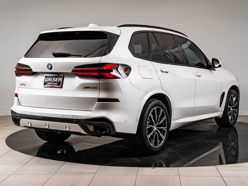 Used 2024 BMW X5 xDrive40i w/ M Sport Package AWD/4WD image 10
