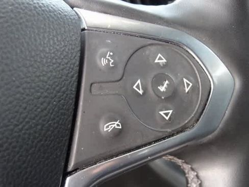 Used 2023 Chevrolet Traverse LT image 19