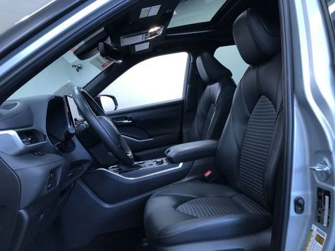 Certified 2025 Toyota Highlander XSE AWD/4WD image 15