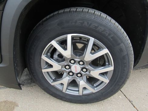 Used 2023 GMC Acadia SLT image 31