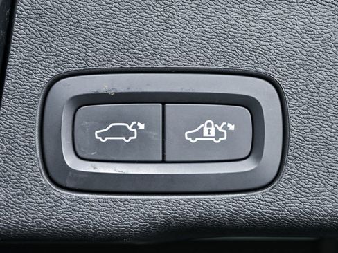 Used 2021 Volvo XC60 T6 R-Design w/ Advanced Package image 32