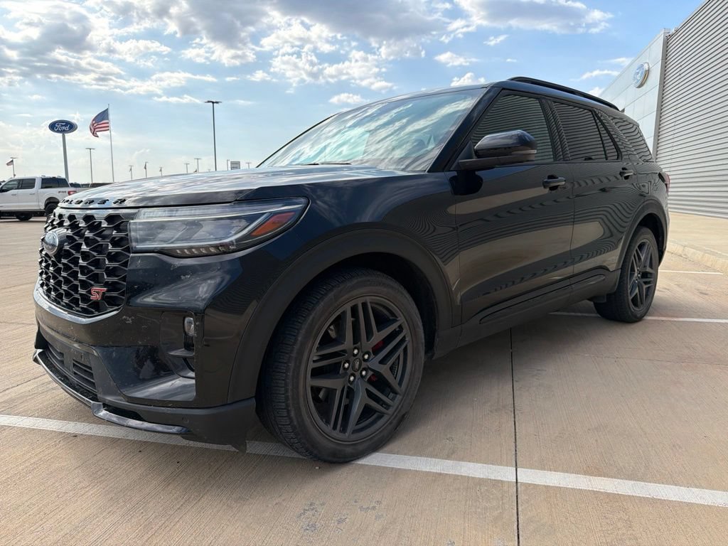 Used 2025 Ford Explorer ST AWD/4WD image 1