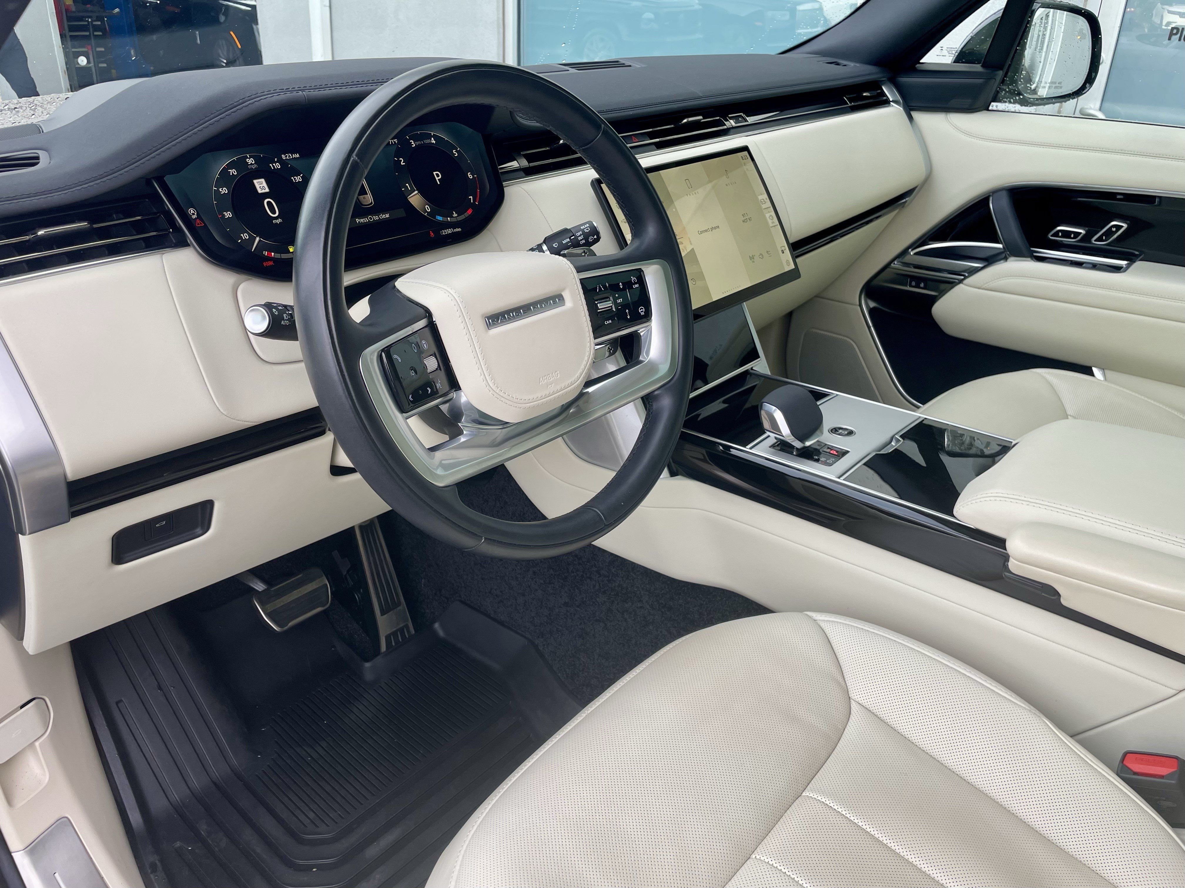 Used 2025 Land Rover Range Rover Long Wheelbase SE AWD/4WD image 13