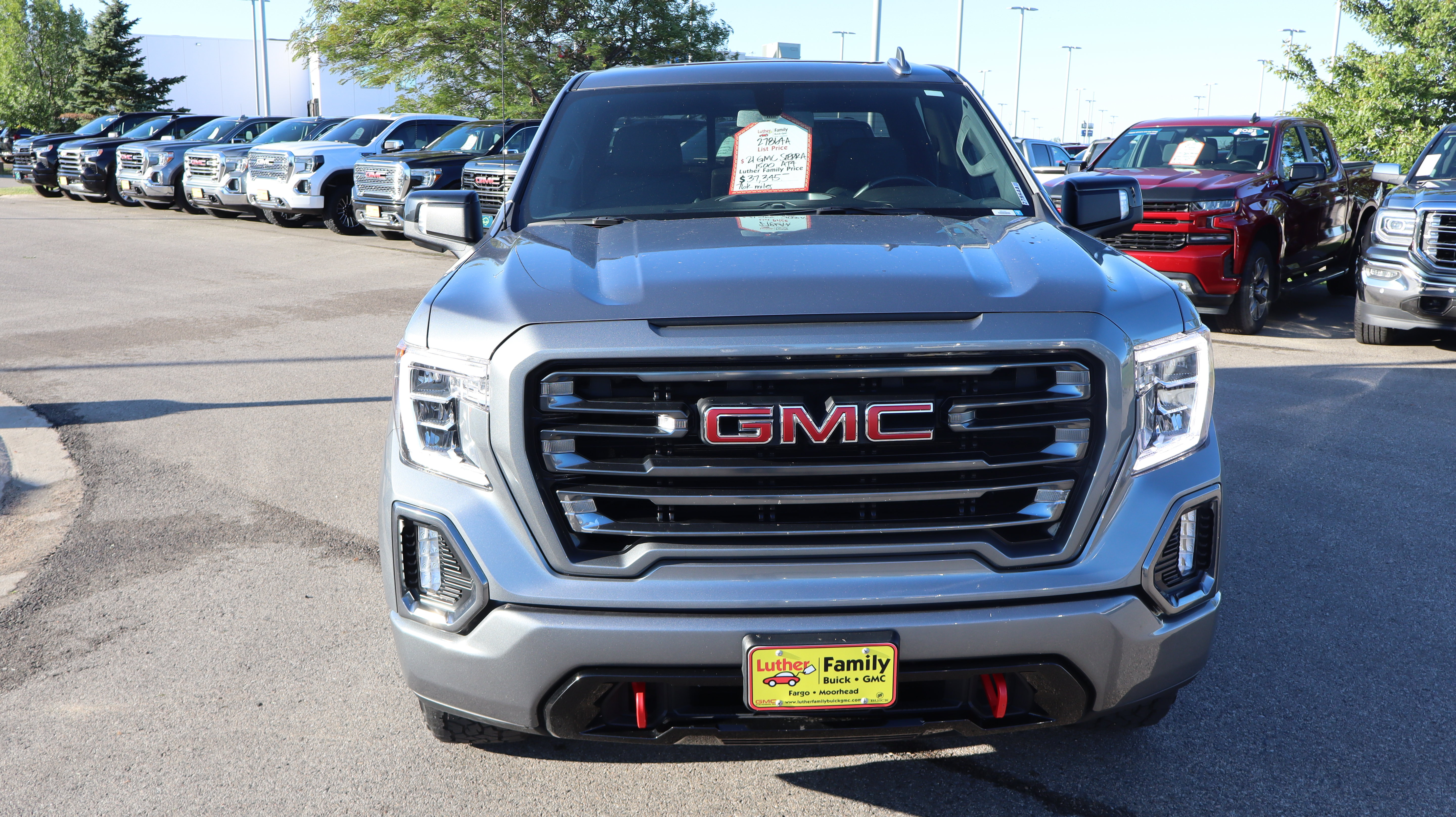Used 2021 GMC Sierra 1500 AT4 w/ AT4 Preferred Package AWD/4WD image 2