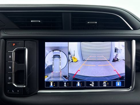 Used 2021 GMC Yukon Denali image 12