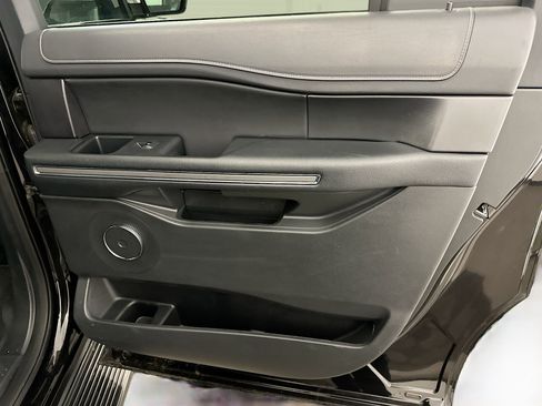 Used 2024 Ford Expedition Max XLT image 33