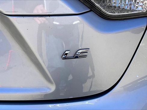 Used 2022 Toyota Corolla LE image 8