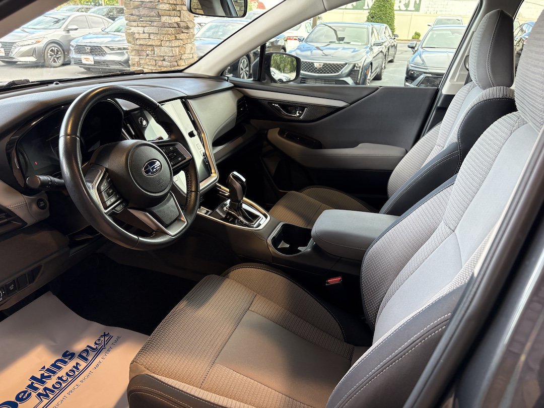 Used 2023 Subaru Outback Premium AWD/4WD image 2