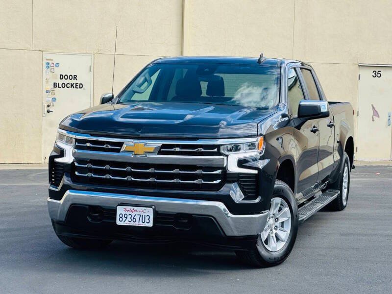 Used 2024 Chevrolet Silverado 1500 LT AWD/4WD image 3