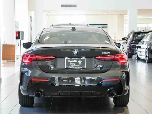 Used 2026 BMW 430i Coupe w/ M Sport Package RWD image 9