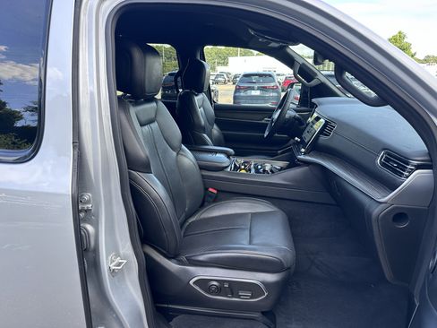 Used 2024 Jeep Wagoneer L Series II w/ Flexible Seating Group RWD image 25