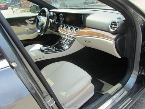 Used 2017 Mercedes-Benz E 300 4MATIC image 22