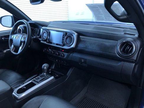 Certified 2022 Toyota Tacoma Limited image 17