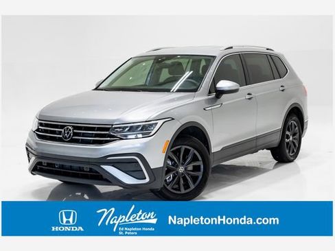 Used 2024 Volkswagen Tiguan SE FWD image 1