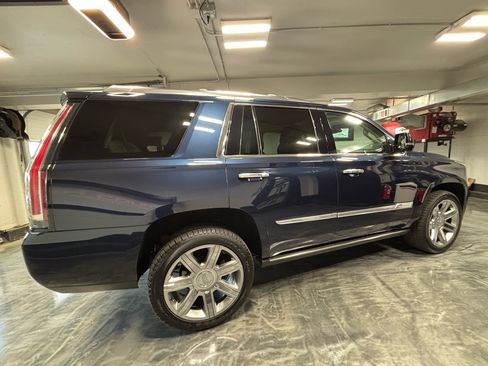Used 2020 Cadillac Escalade Premium Luxury image 11