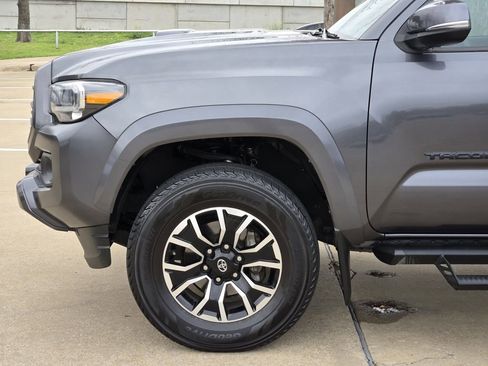 Used 2022 Toyota Tacoma TRD Sport w/ Technology Package image 10