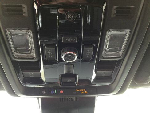 New 2026 Chevrolet Suburban Premier image 20