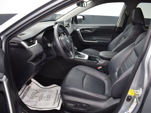Used 2020 Toyota RAV4 XLE Premium AWD/4WD image 13