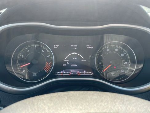 Used 2014 Jeep Cherokee Trailhawk w/ Comfort/Convenience Group AWD/4WD image 23
