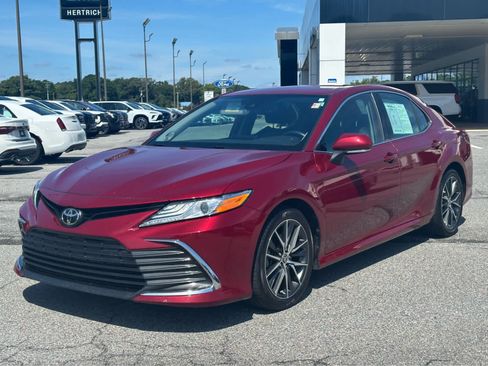 Used 2021 Toyota Camry XLE w/ Navigation Package FWD image 3